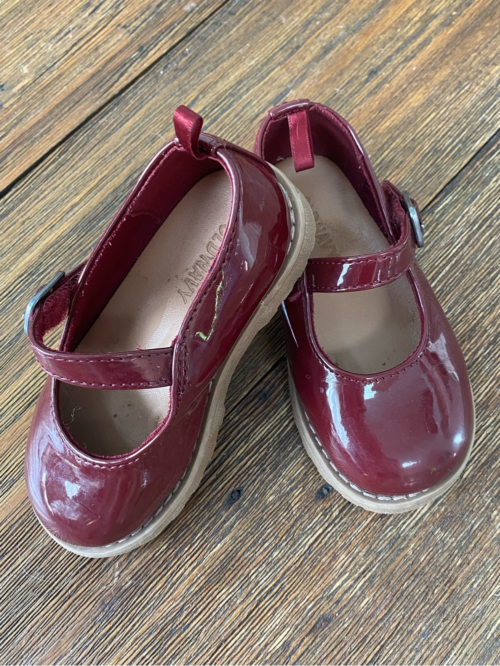 Old Navy faux patent leather toddler dress shoes